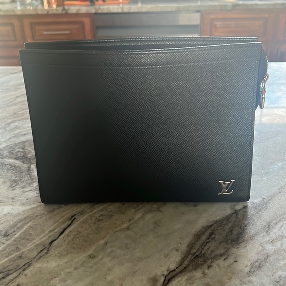 Louis Vuitton pouchette voyage - Picture 1 of 2